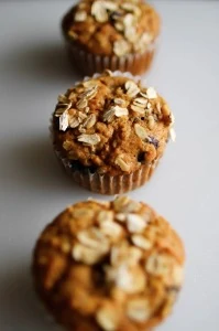 morning glory muffins with oat topping