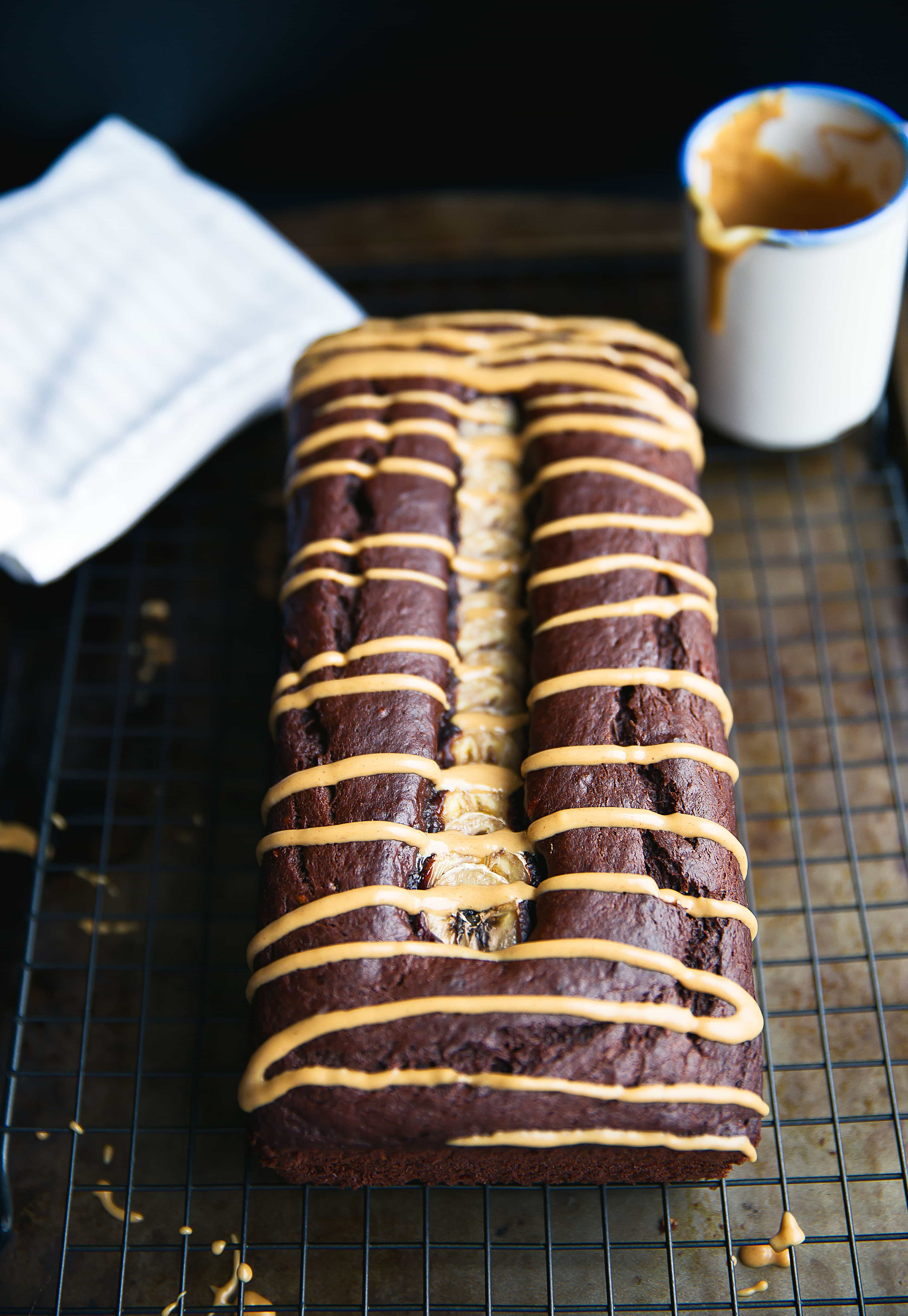 All my favorite flavors wrapped up into one quick bread? This decadent Peanut Butter Chocolate Banana Bread has us DROOLING.