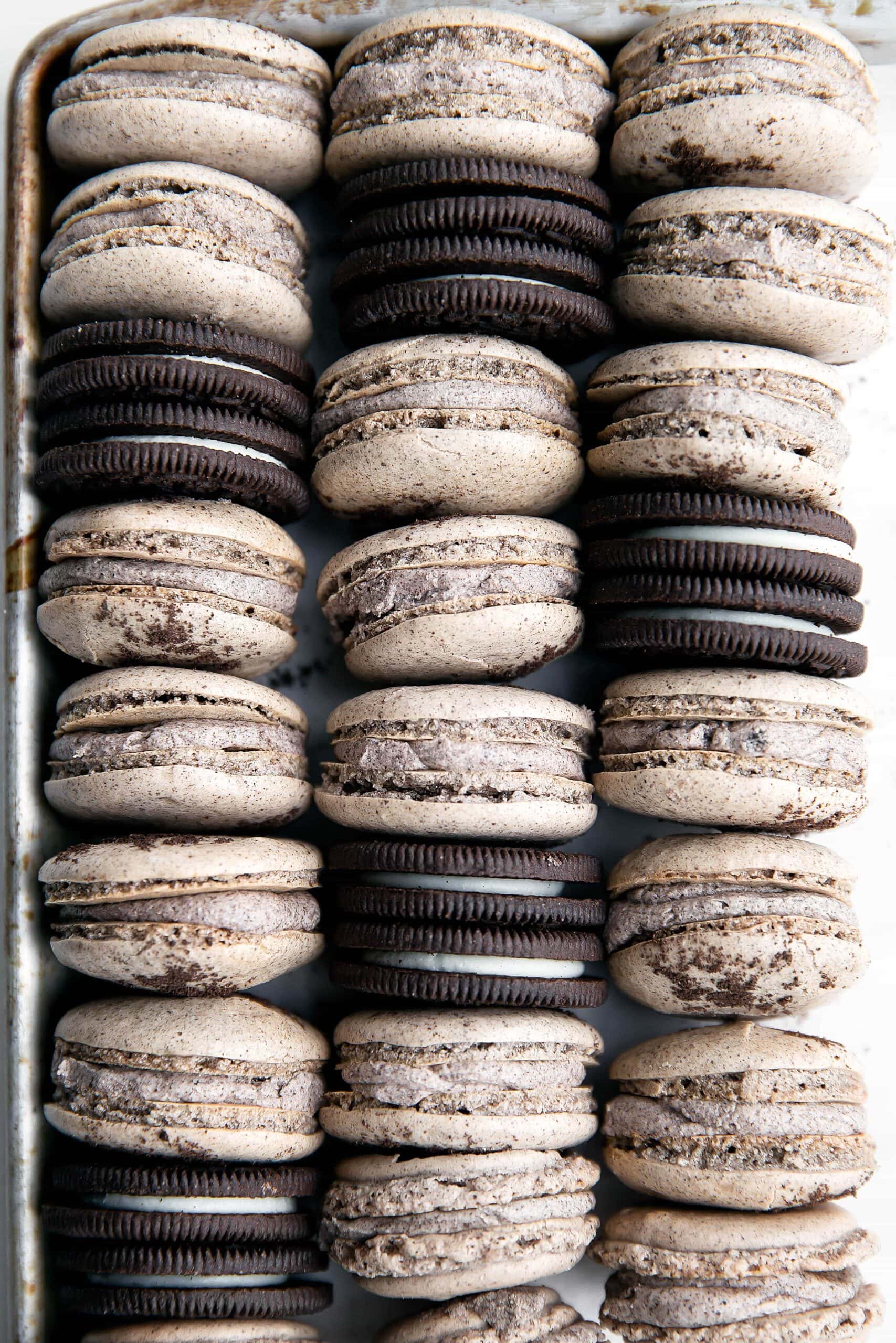 Cookies and Cream Macarons: everyone's favorite cookie just got a thousand times better.