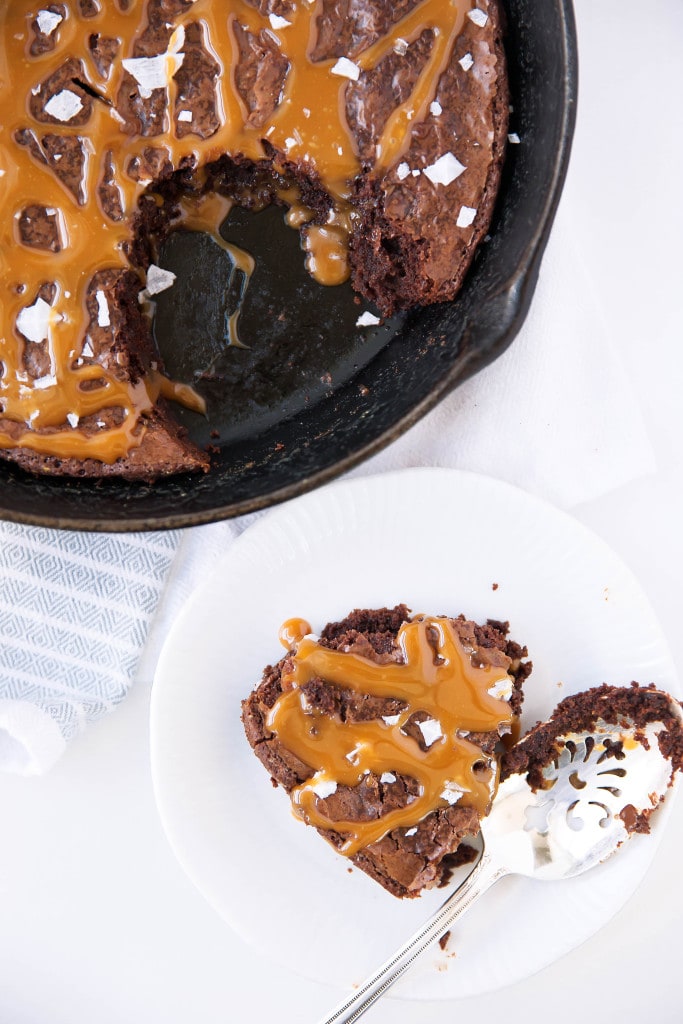 Salted Caramel Skillet Brownie: the fudgiest brownie laden with homemade salted caramel and baked in a caste iron pan!
