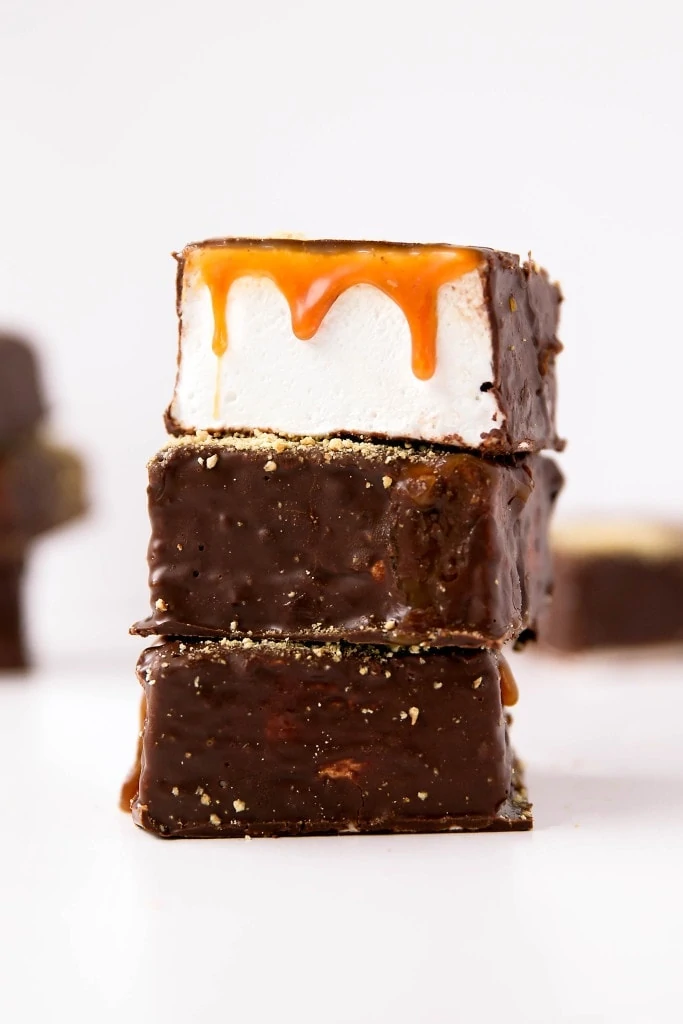 We're taking campfire treats to the next level with these S'mores Marshmallows: silky homemade marshmallows topped with salted caramel and covered in dark chocolate & graham cracker crumbs. Yes, please!