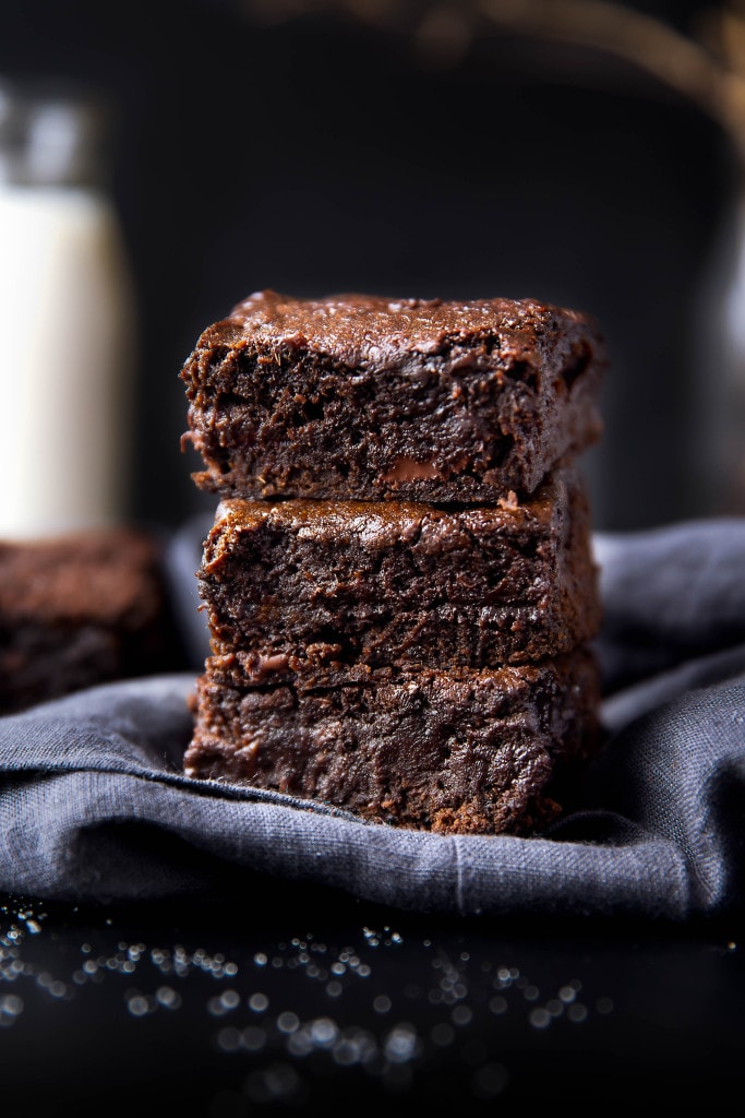 A fusion of chocolate and spices, these Gingersnap Molasses Brownies are sure to be a new staple in your fall routine!
