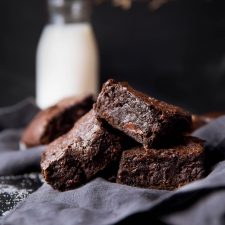 Gingersnap Molasses Brownies
