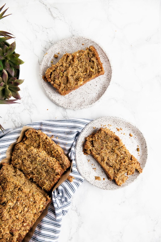 A moist zucchini bread topped with the most addicting cardamom pistachio crumble. I'm officially warning you: if you make this, it will be gone in approx. 1 hour. Enjoy :)