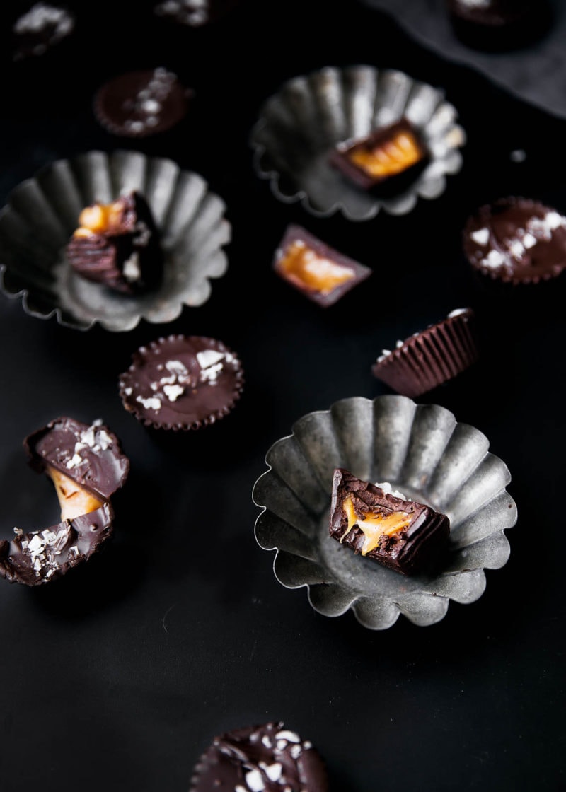 A super easy homemade salted caramel stuffed inside rich nutella and chocolate cups. Ehm, drool.