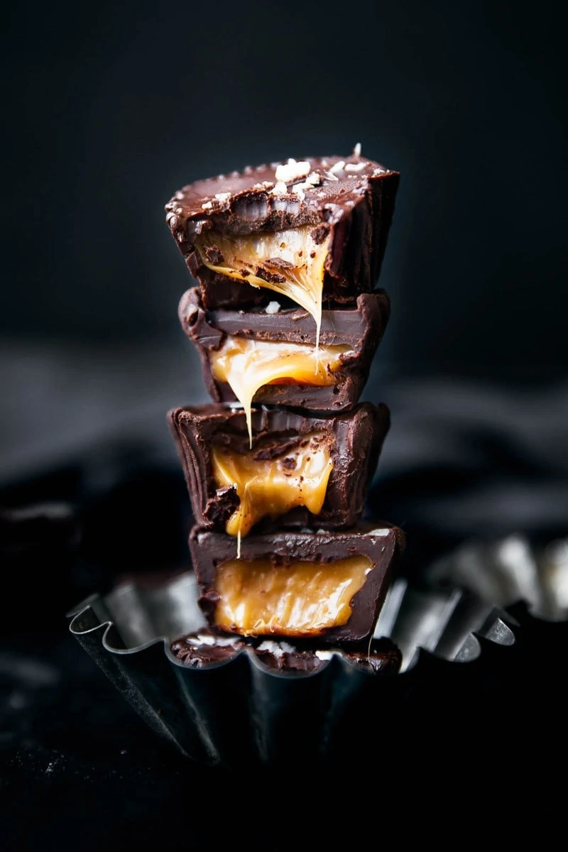A super easy homemade salted caramel stuffed inside rich nutella and chocolate cups. Ehm, drool.