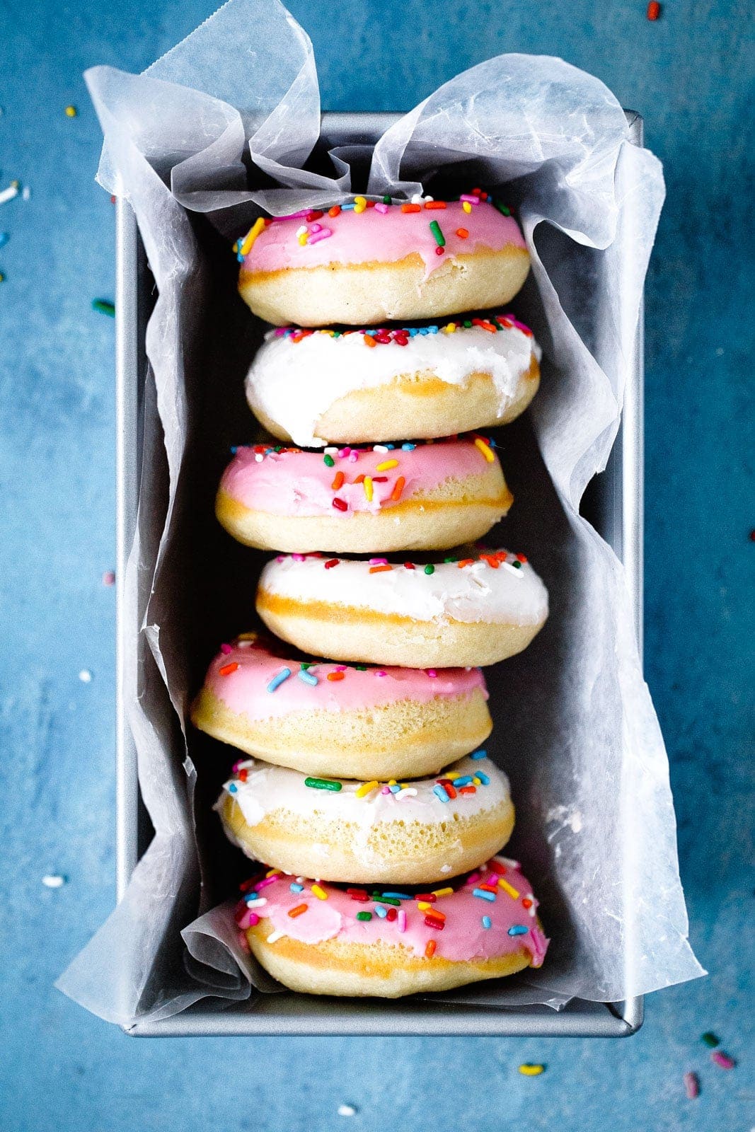 Frosted Sugar Cookie Donuts aka donuts that taste like classic frosted sugar cookies. AND THERE'S SPRINKLES.