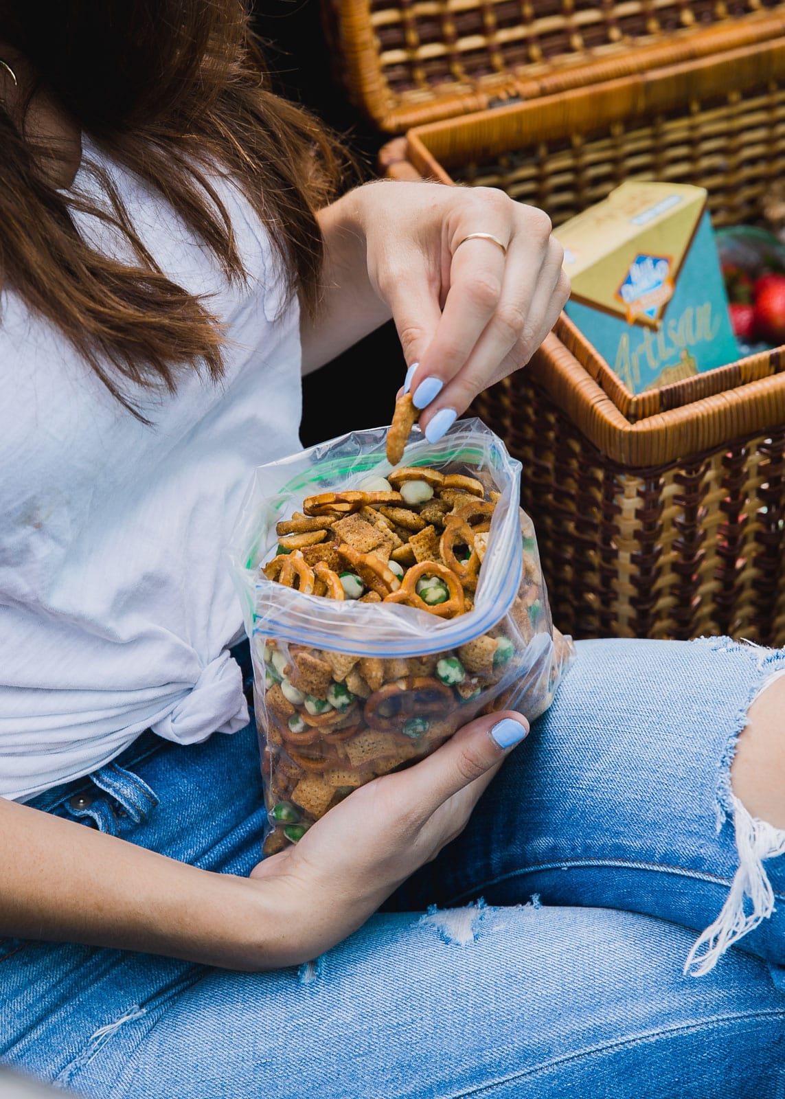 Healthy Road Trip Snacks to keep you full and satisfied all car trip long. 
