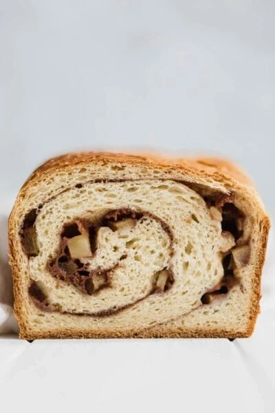A scrumptious weekday breakfast, this soft and chewy homemade Cinnamon Apple Swirl Bread is EVERYTHING!