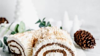 Chocolate Gingerbread Yule Log Recipe: How to Make It