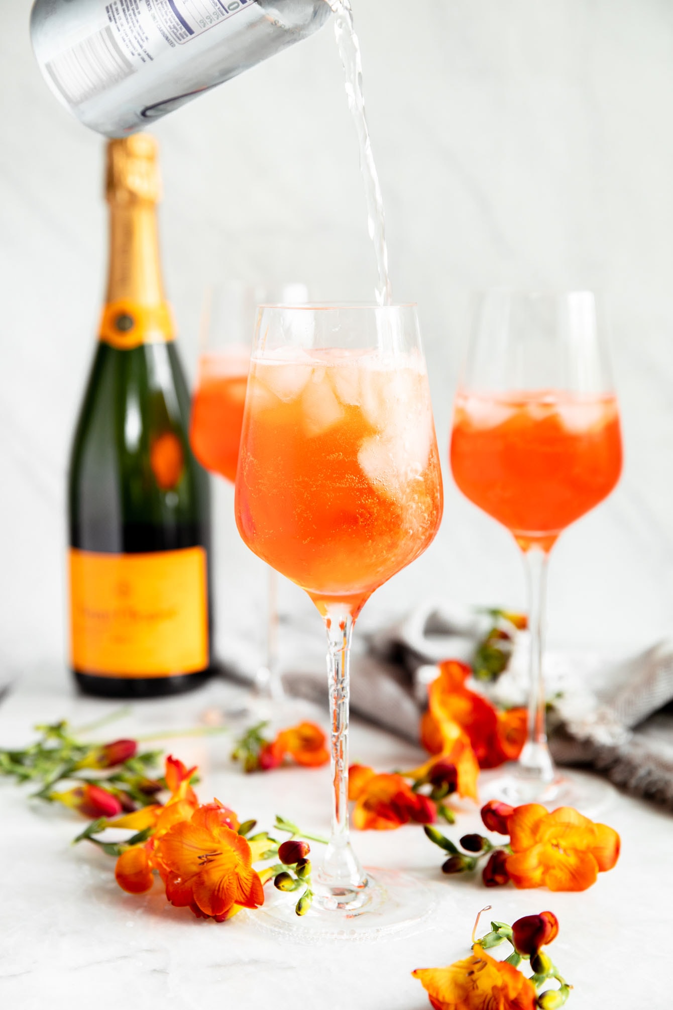 Summer cocktail season is here! We're celebrating with this bubbly and refreshing easy aperol spritz recipe. Perfect for a hot night. Or day :)