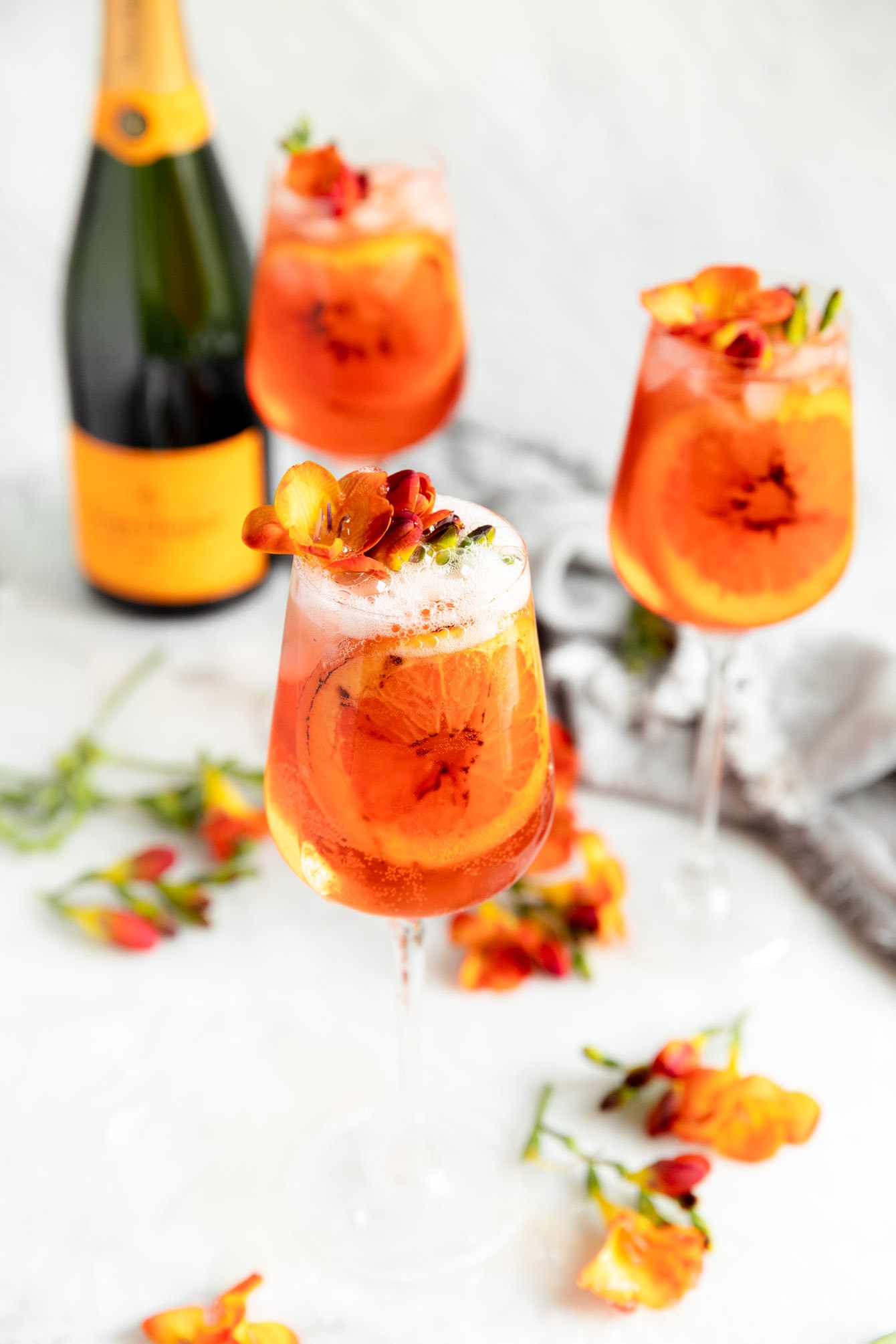Summer cocktail season is here! We're celebrating with this bubbly and refreshing easy aperol spritz recipe. Perfect for a hot night. Or day :)