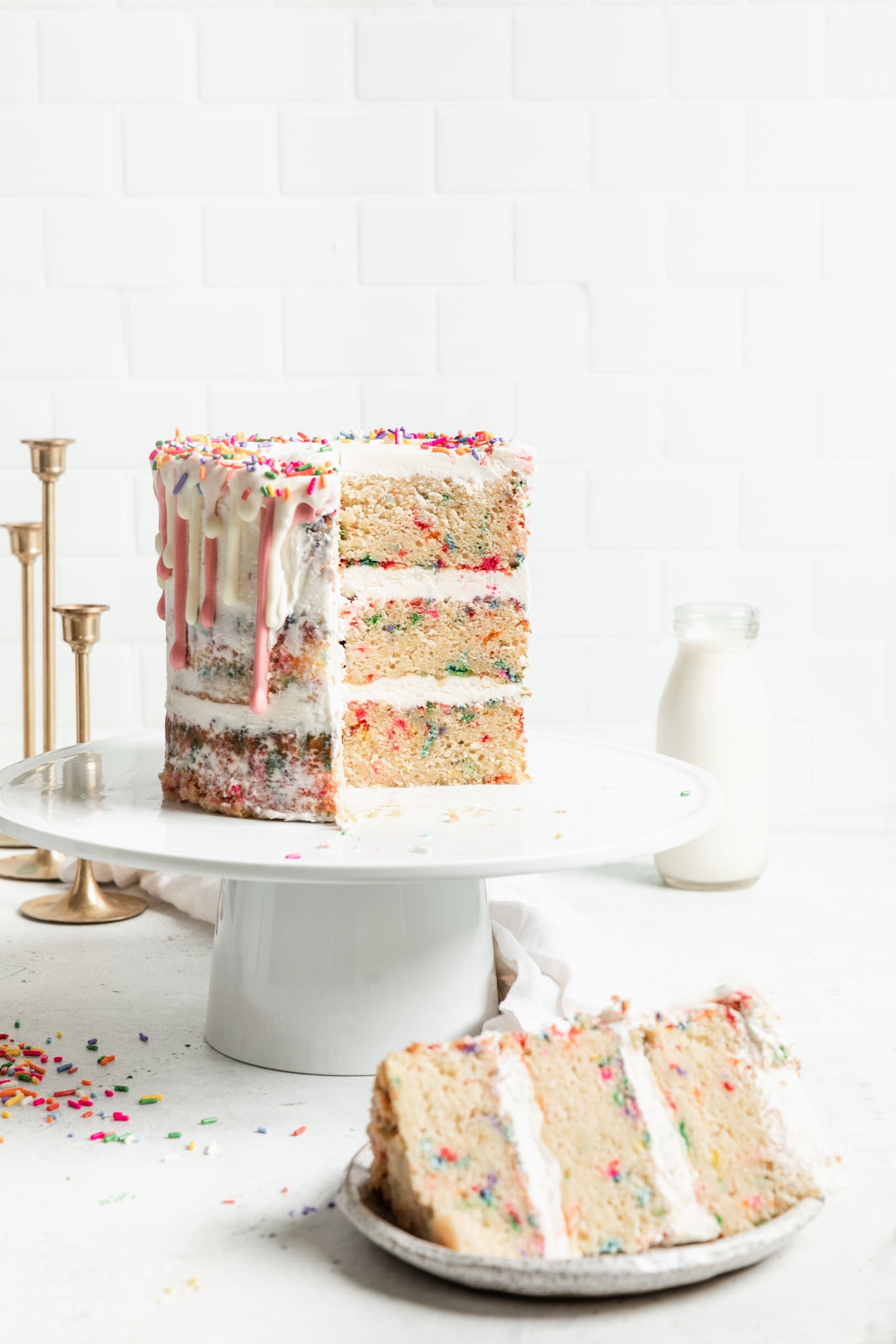 The best homemade funfetti cake recipe! Tastes even better than the pillsbury cake mix and makes the perfect birthday cake.