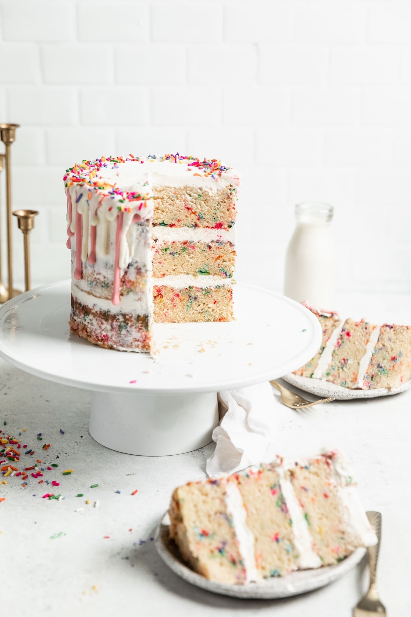 The best funfetti cake recipe! Tastes even better than the pillsbury cake mix and makes the perfect birthday cake.
