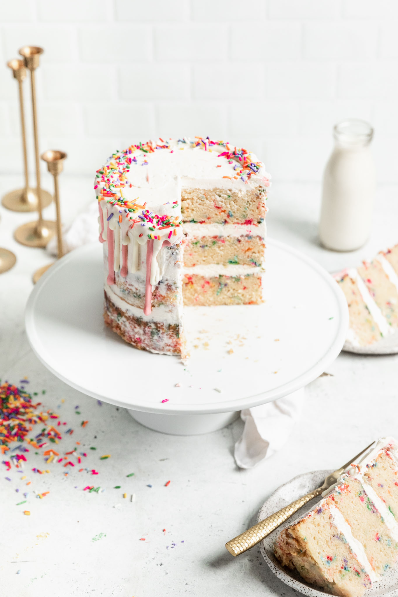 The best homemade funfetti cake recipe! Tastes even better than the pillsbury cake mix and makes the perfect birthday cake.