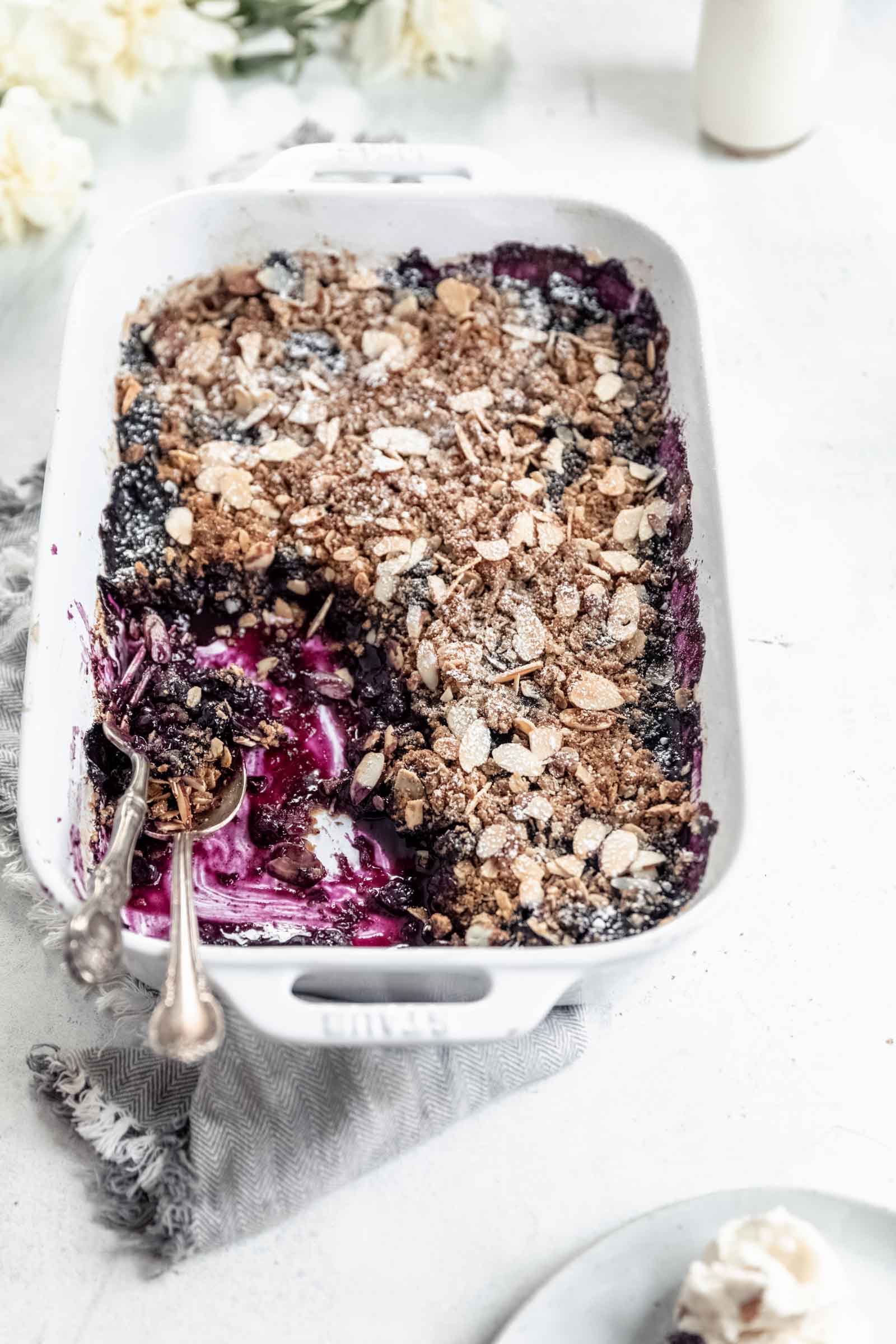 vegan blueberry crisp with fresh blueberries and an oat crumble