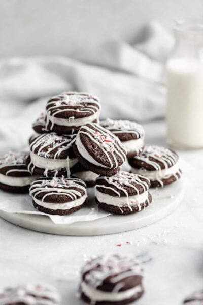 Happy Christmas Cookie season, babes! Whip up these delicious chocolate peppermint sandwich cookies for your next cookie exchange!