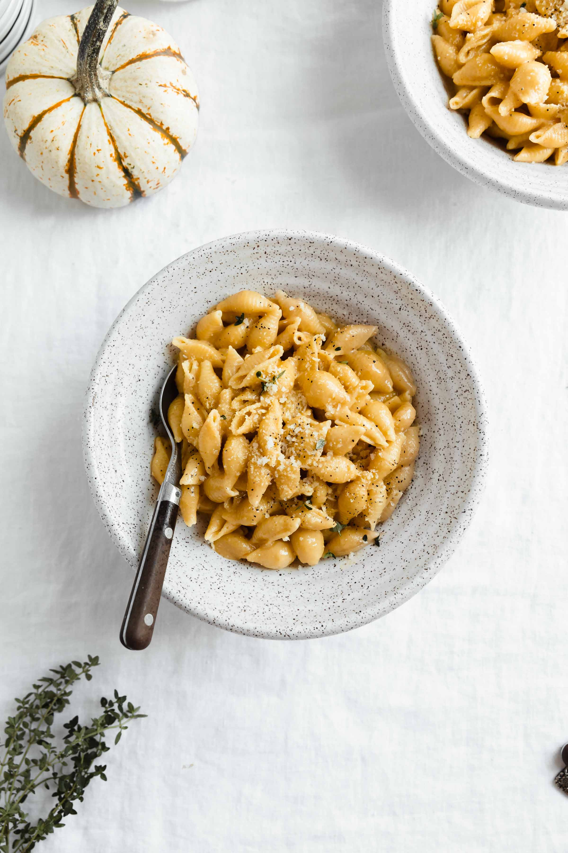 Time to get cozy! Snuggle up with a big bowl of this healthyish homemade pumpkin mac and cheese. Made with gruyere, cheddar, pumpkin and a hint of nutmeg!