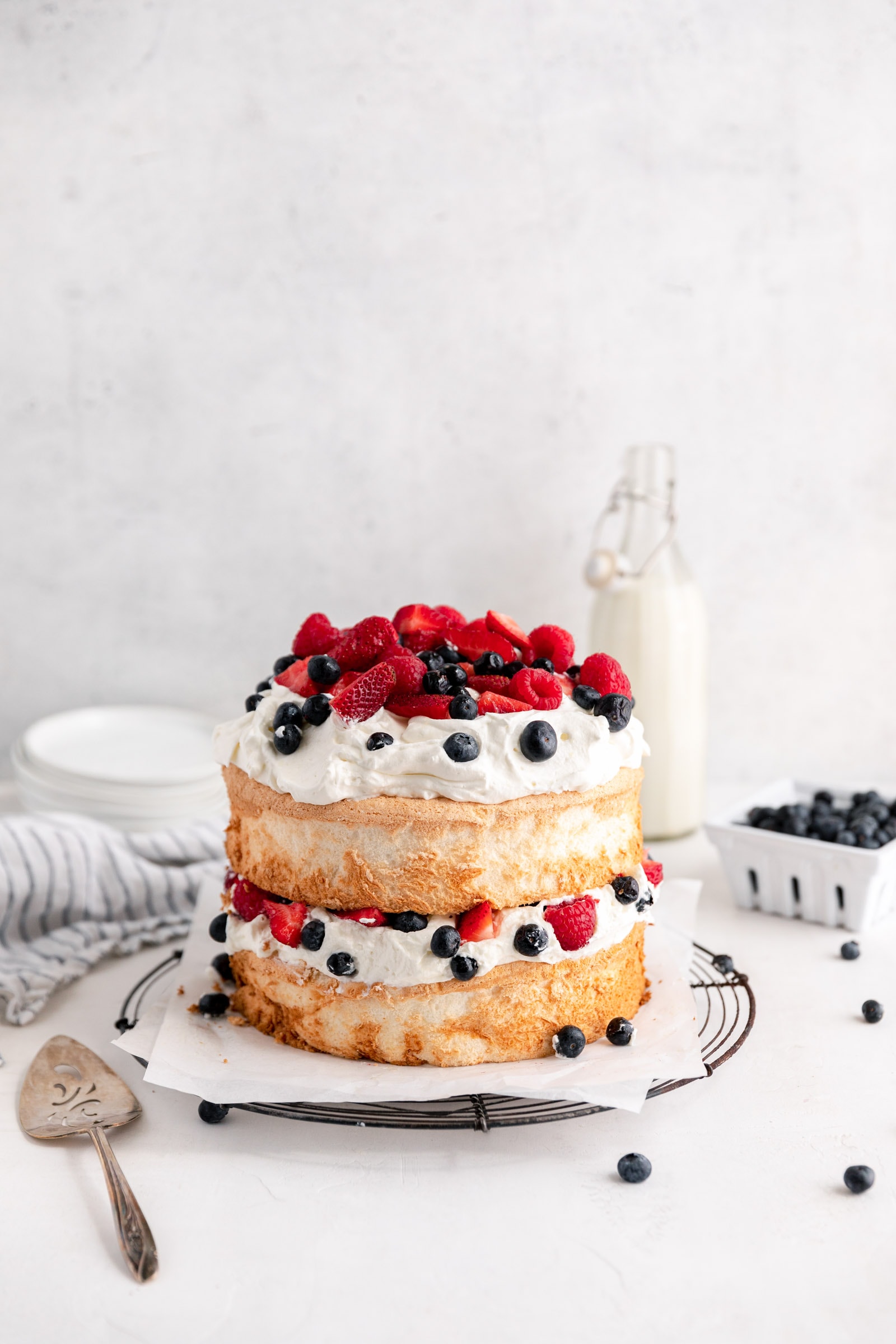 angel food cake with fresh berries
