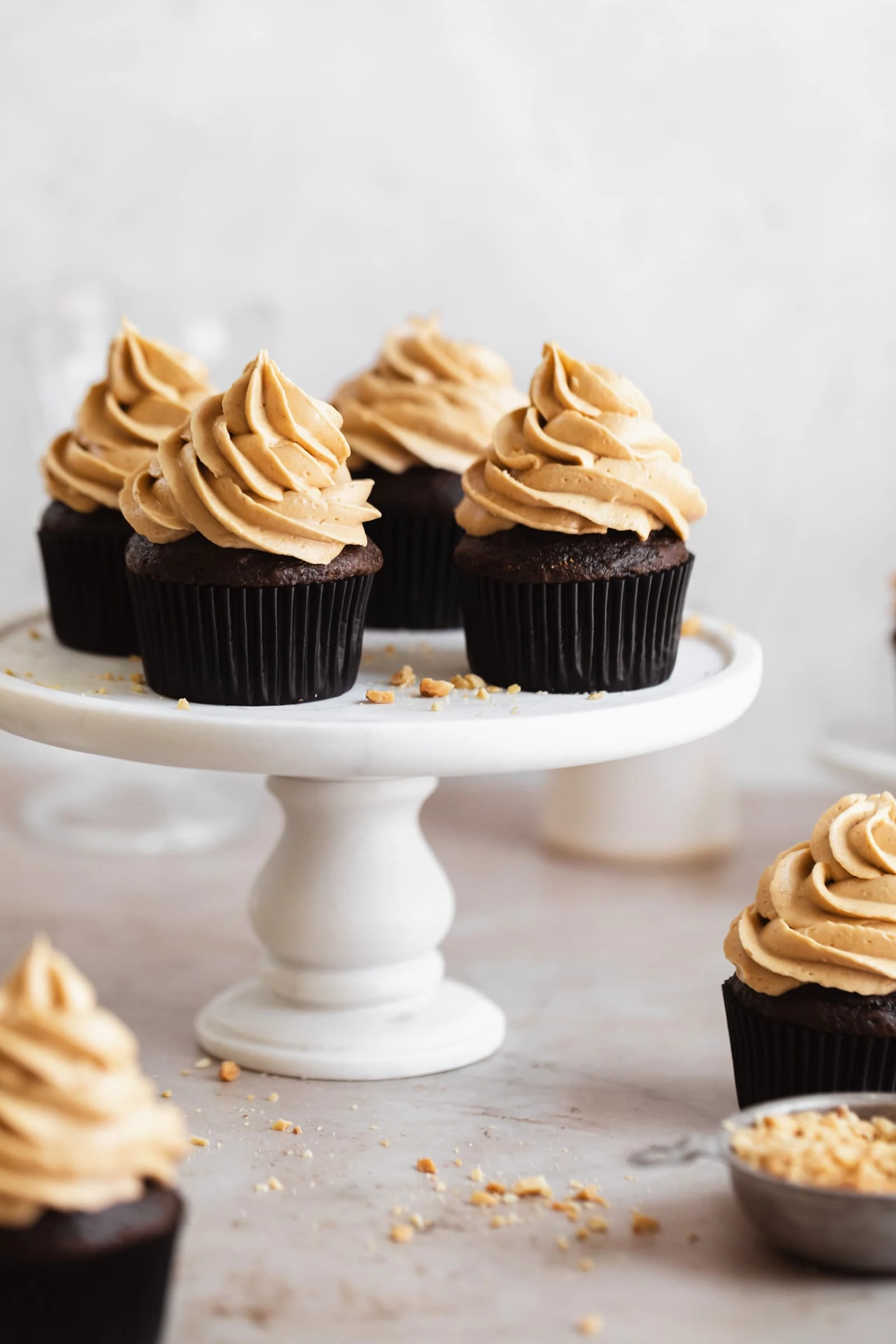 peanut butter frosted chocolate cupcakes