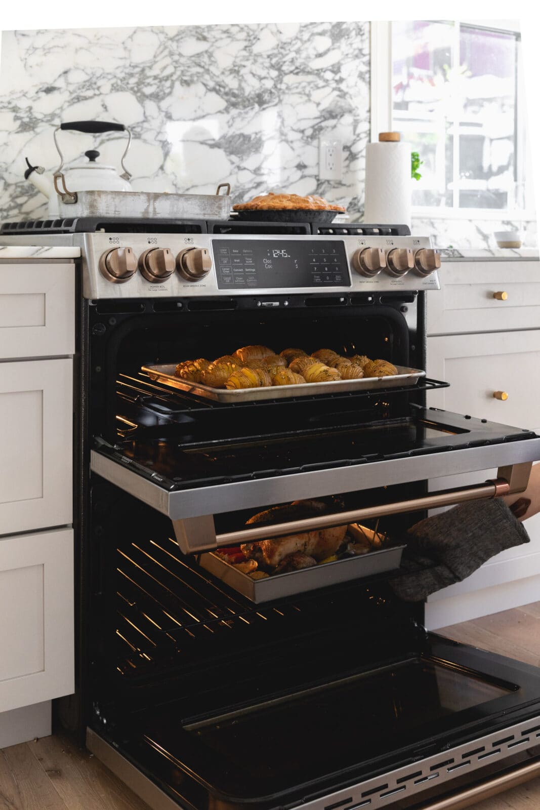 9 Tips for Hosting a Stress Free Thanksgiving - Broma Bakery