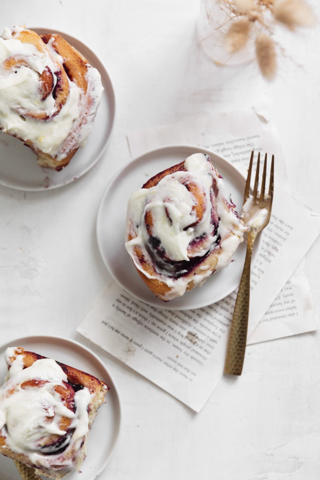 blueberry cinnamon rolls with cream cheese frosting
