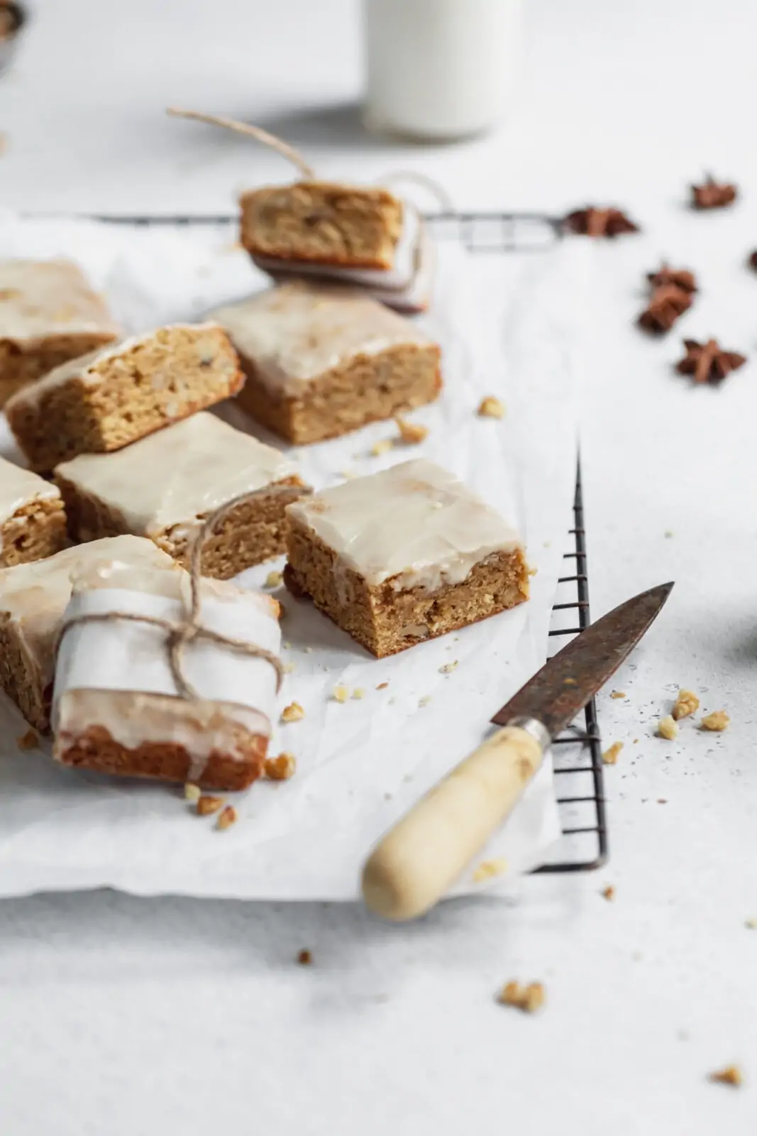 maple chai blondies with maple frosting