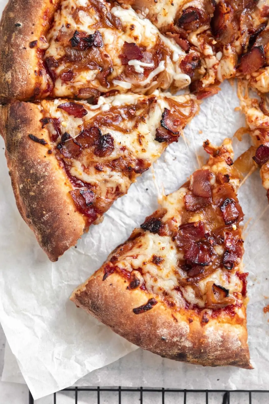 caramelized onion bacon pizza with bbq sauce