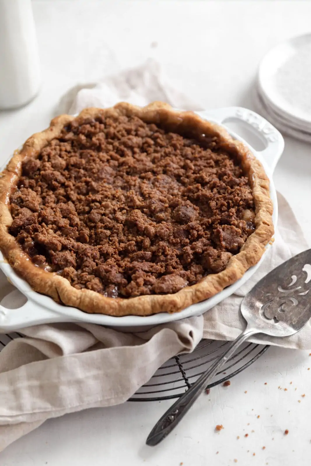 gingersnap apple pie with crumb topping