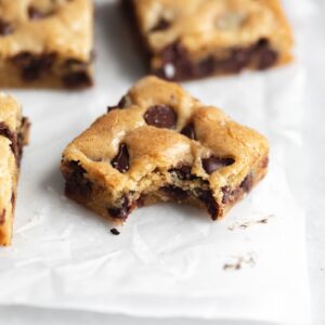 chewy blondies with chocolate chips