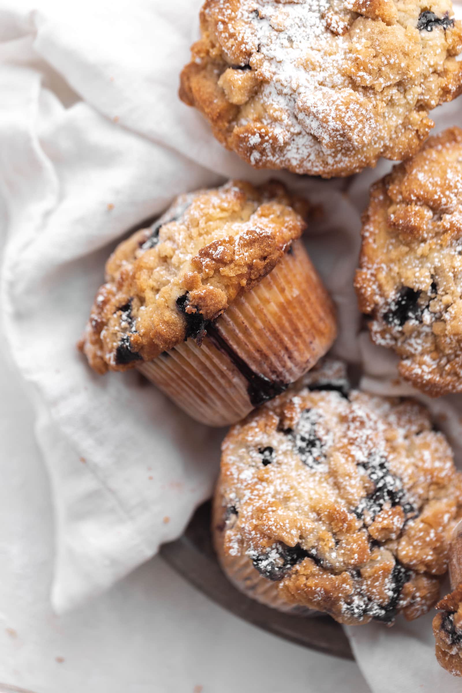 blueberry streusel muffins with powdered sugar