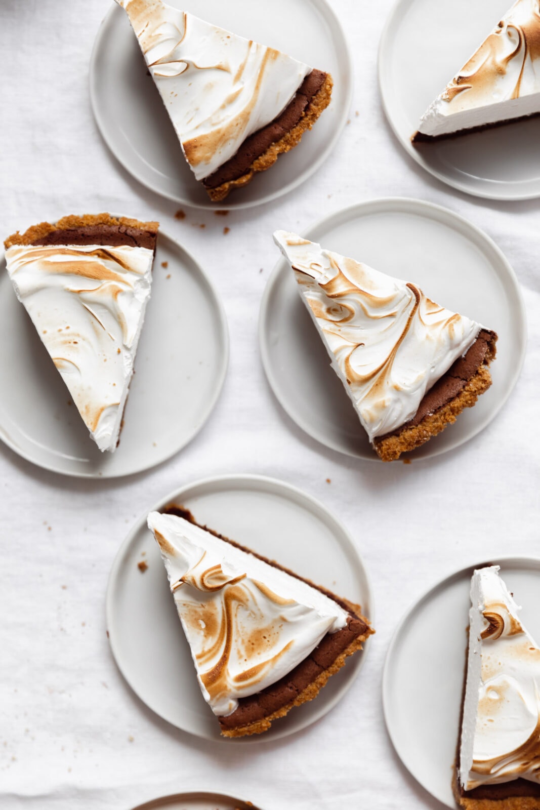 s'mores pie on plates