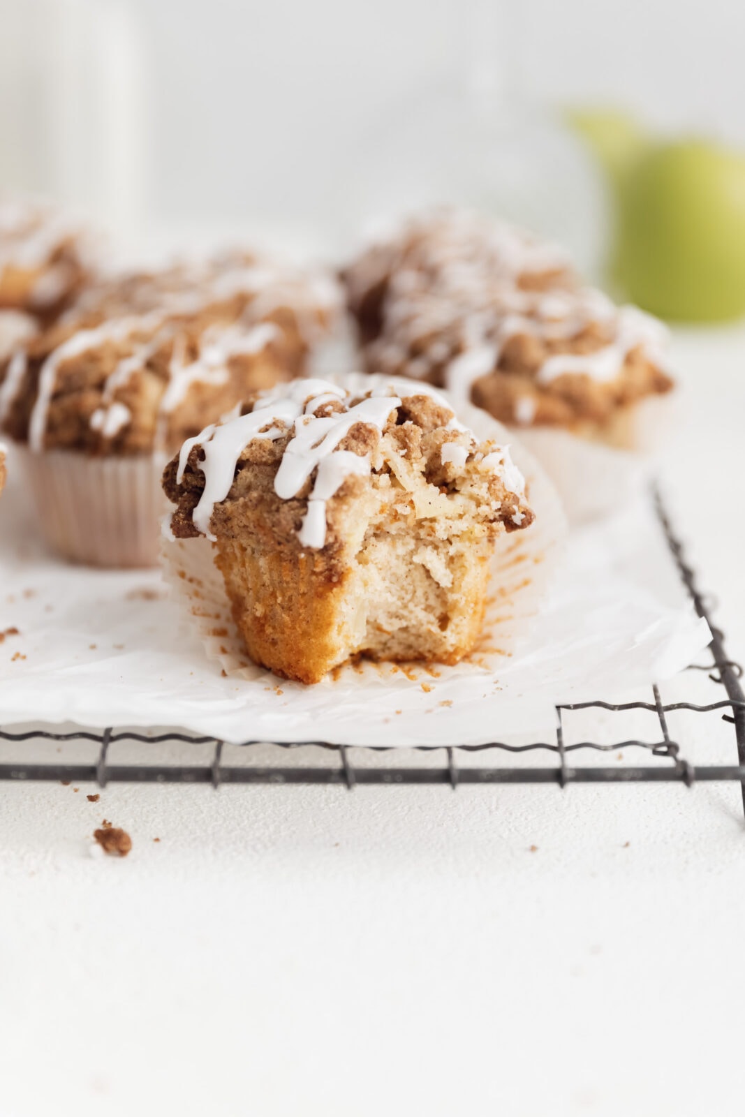 apple crumb muffins with streusel