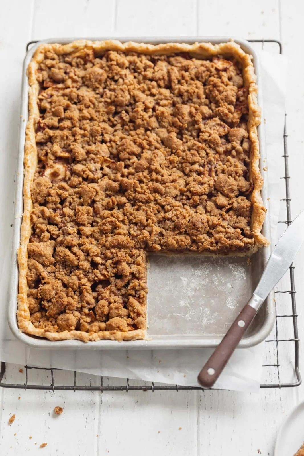 dutch apple slab pie with crumb topping