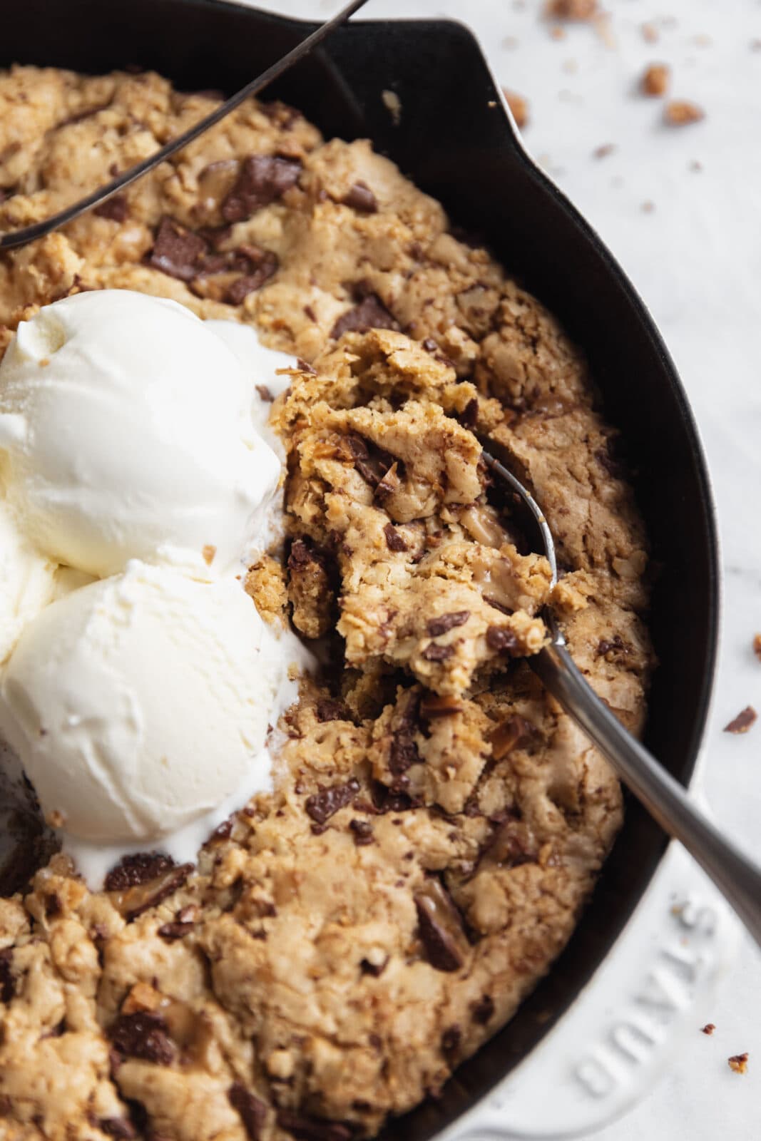toffee oatmeal chocolate chunk cookie skillet