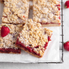 Strawberry Rhubarb Crumble Bars
