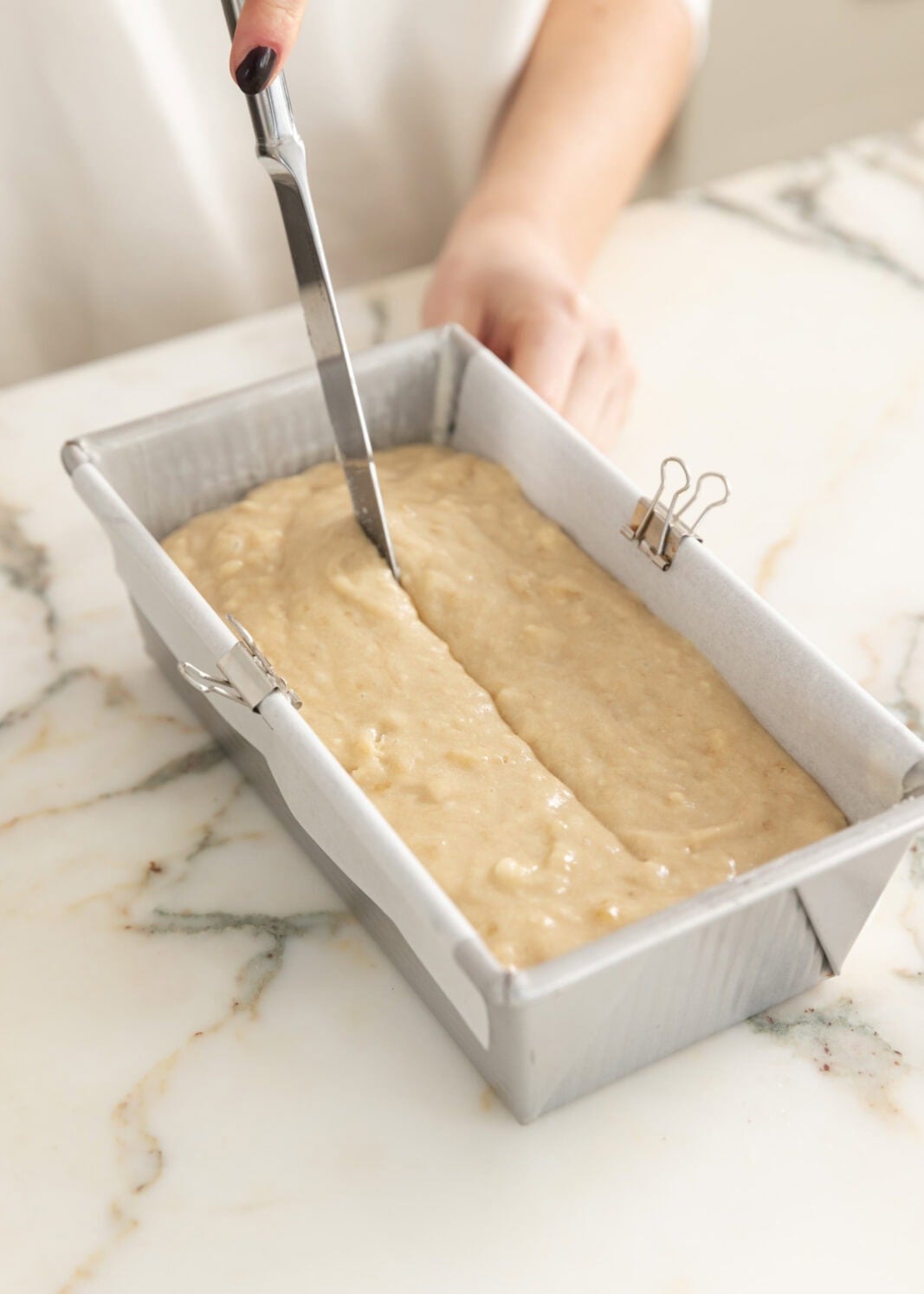 knife trick for banana bread