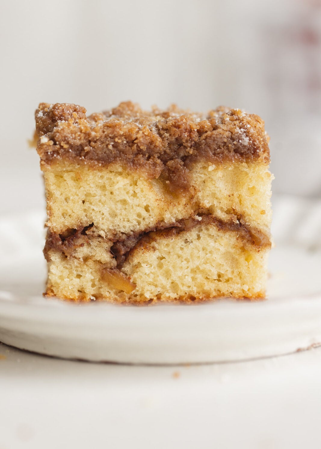 cinnamon apple crumb cake