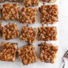 Caramel Apple Cheesecake Crumble Bars