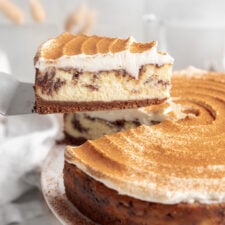 Cinnamon Roll Cheesecake