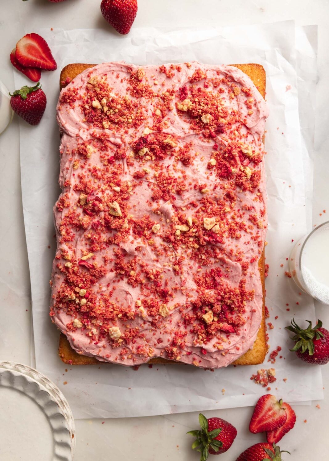 strawberry crunch cake