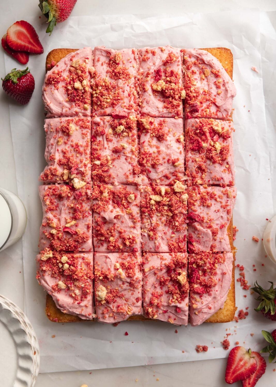 strawberry crunch cake