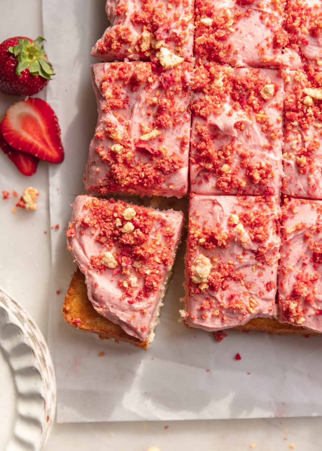 strawberry crunch cake