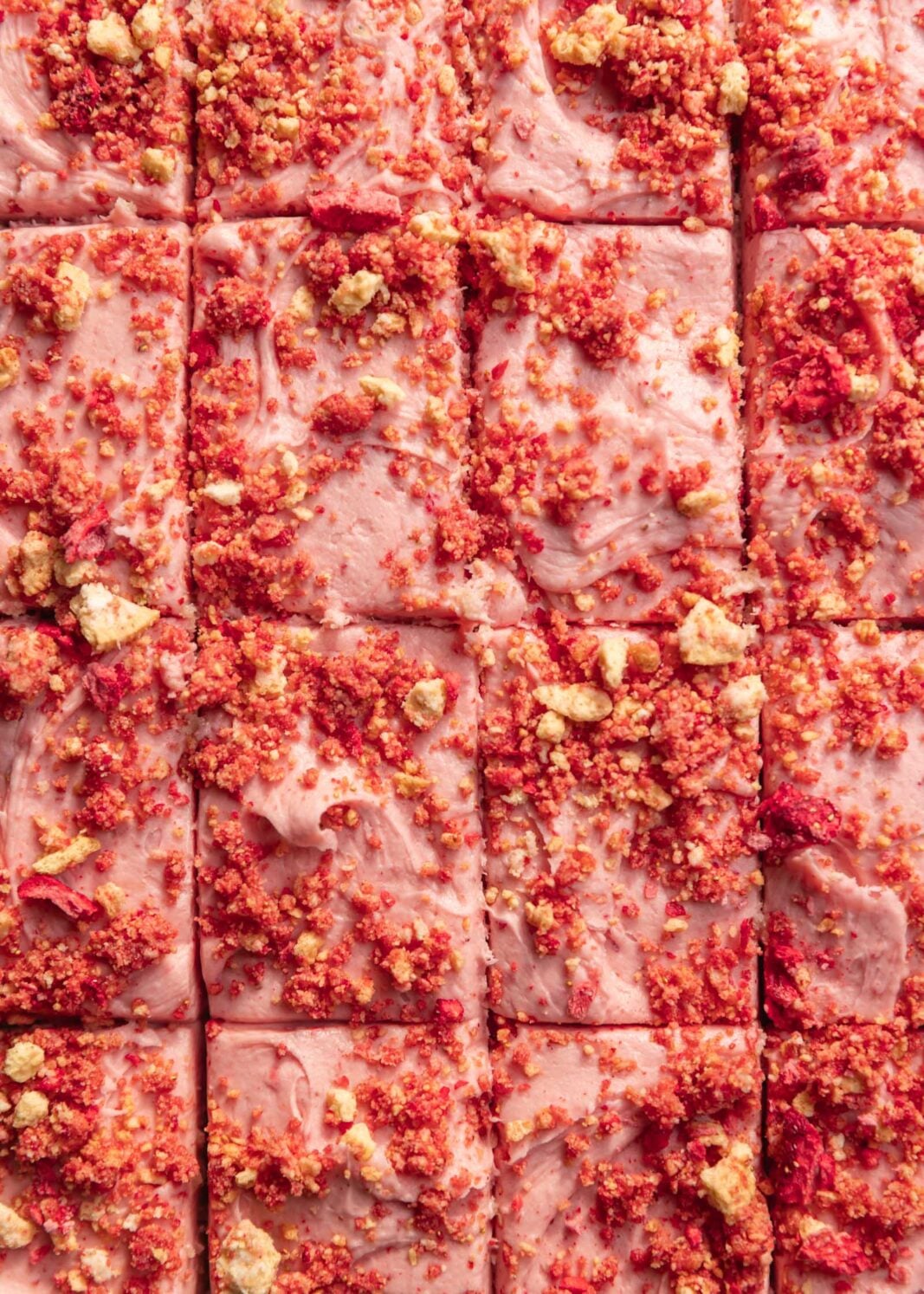 strawberry crunch cake