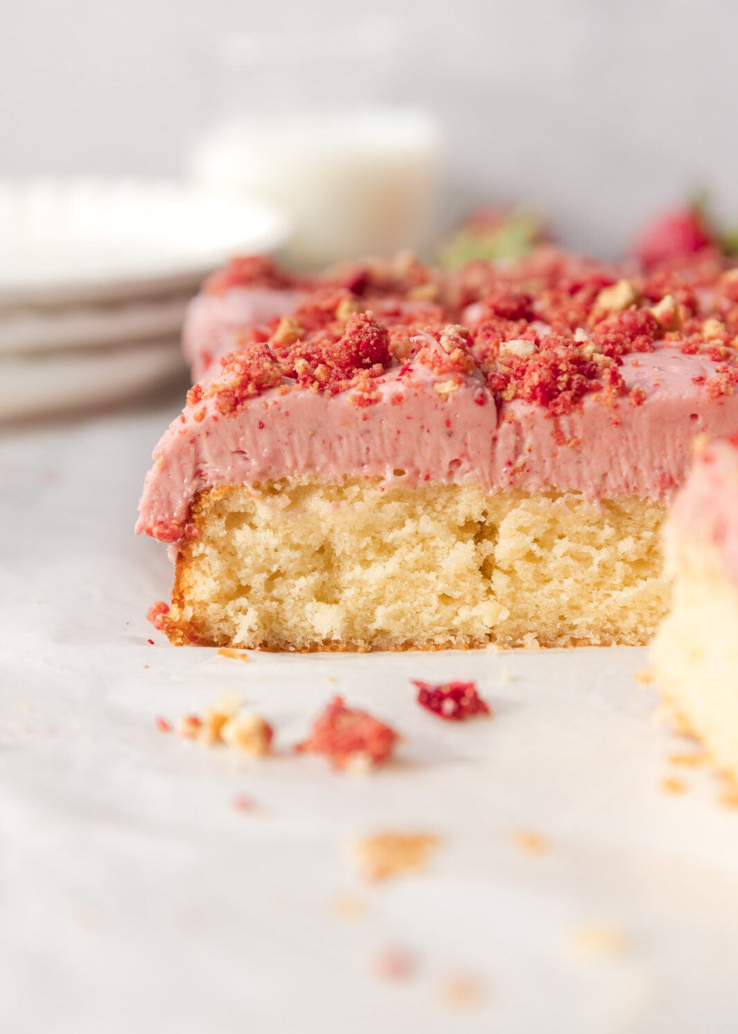 strawberry crunch cake