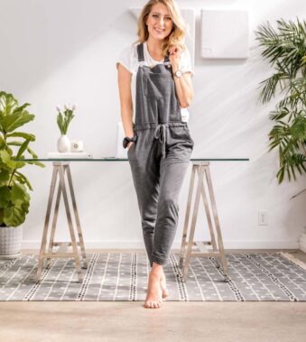 5 cute-casual outfits for the work from home entrepreneur! We're all about style with minimal effort. Here are 5 outfits to wear when you work from home!